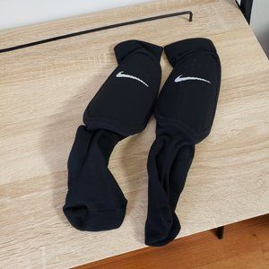 Nike Youth Unisex Soccer Shin Sock Shin Guards (Medium/Large Black/White)